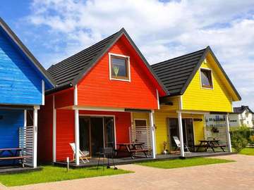 Colorful holiday houses online puzzle
